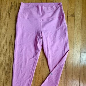 Alo Airbrush 7/8 Legging in Soft Pink – High Waist, Like New! (Size L)